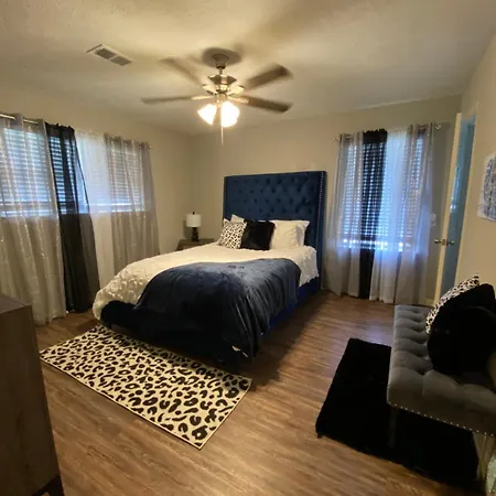Charming 3Bdrm Retreat Near Hcu Villa